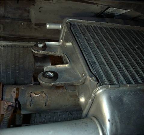 Passenger intercooler bracket